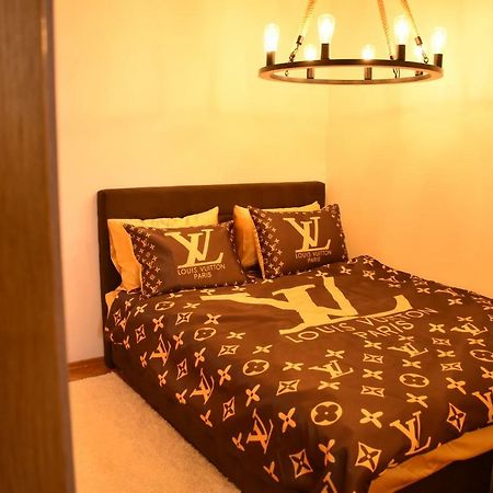 Naumovski Apartments Скопие Екстериор снимка